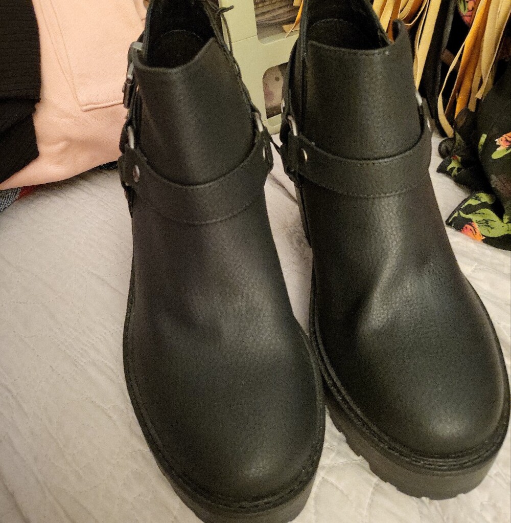 NWOT 8WW TORRID Black Platform Lug-Heel Ankle Boot - Picture 6 of 9